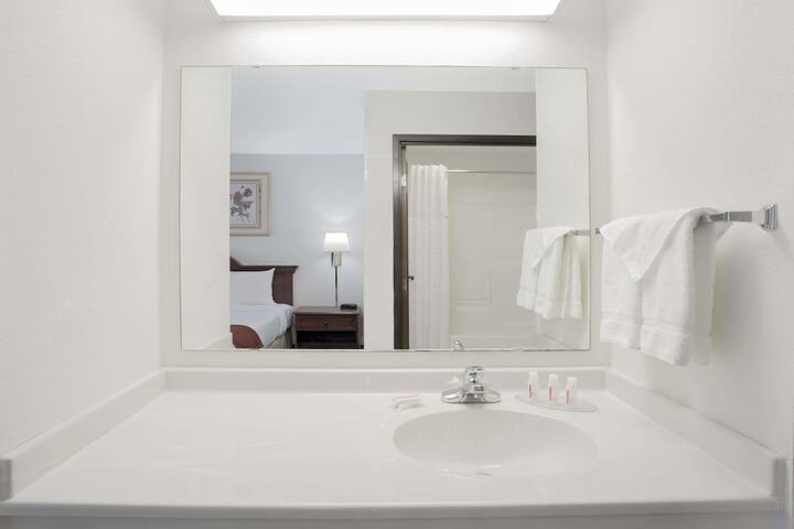 Baymont By Wyndham Freeport - thumb 7