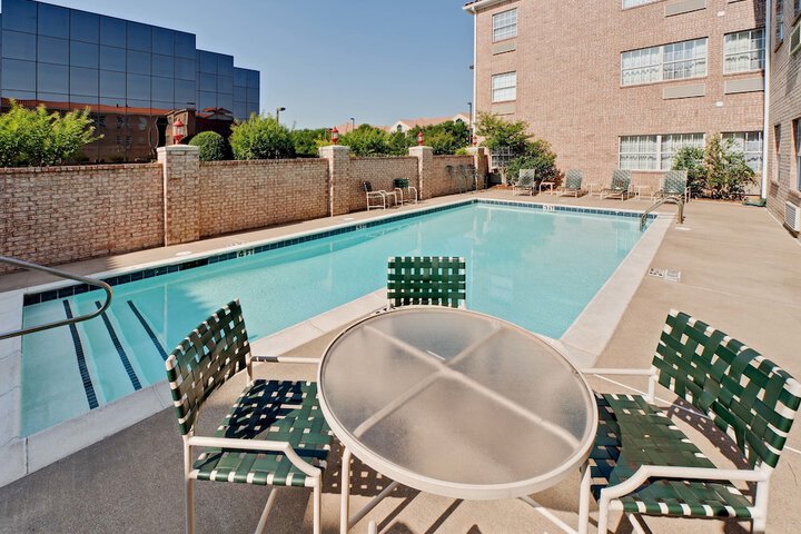 Mainstay Suites Addison - thumb 3
