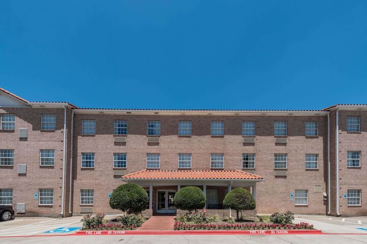 Mainstay Suites Addison - thumb 2