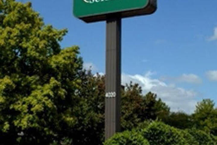 Huntsville Hotel & Suites - thumb 3