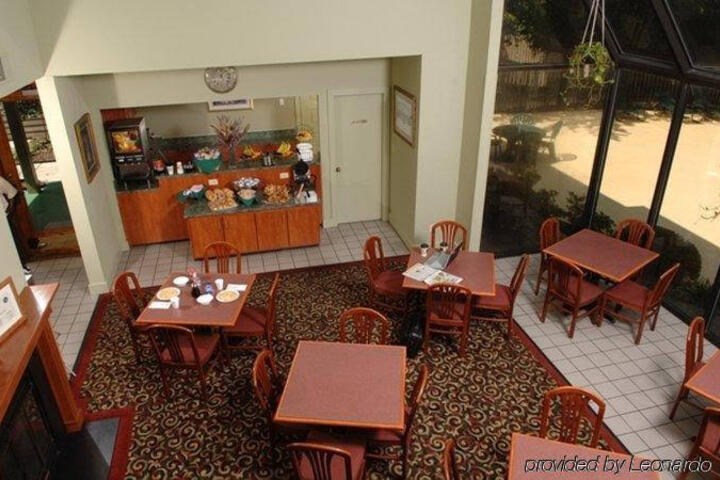 Huntsville Hotel & Suites - thumb 6