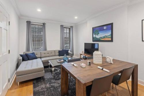 Beautiful 2 Bedroom Graduate Hospital Back Patio - thumb 0