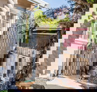 Charming Studio in Hayward - Accommodation Los Angeles