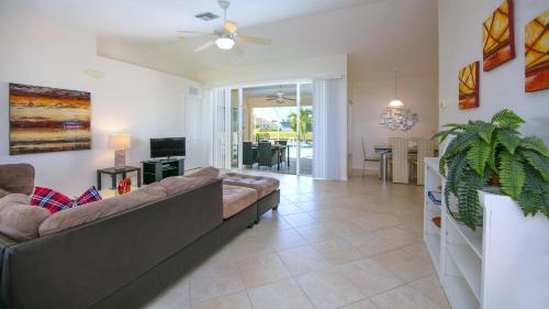 Villa Waterfront - thumb 2