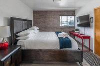 Modern 2BR near Old Town 8 by WanderJaunt