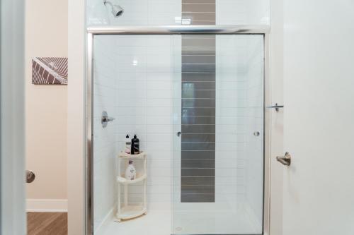 Convenient Condo Near OHare & Midway Airport OAK7 - thumb 0