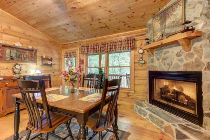 Lazy Bear Den 2 Bed 1 Bath Vacation Home In Blue Ridge - thumb 3