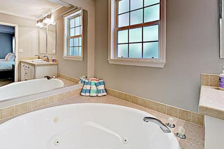 New Listing! Apple Country Retreat W / Fire Pit Home - thumb 1