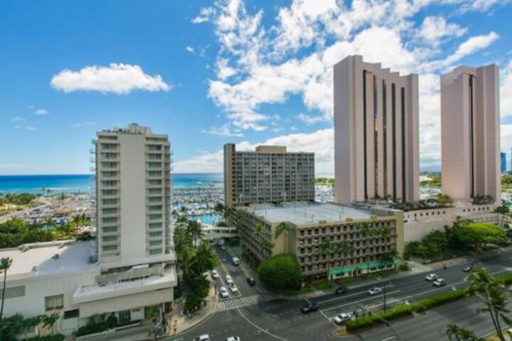 Discovery Bay 1602 Condo - thumb 3