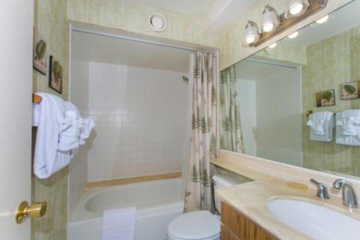 Discovery Bay 1602 Condo - thumb 6