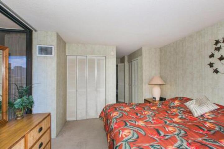 Discovery Bay 1602 Condo - thumb 4