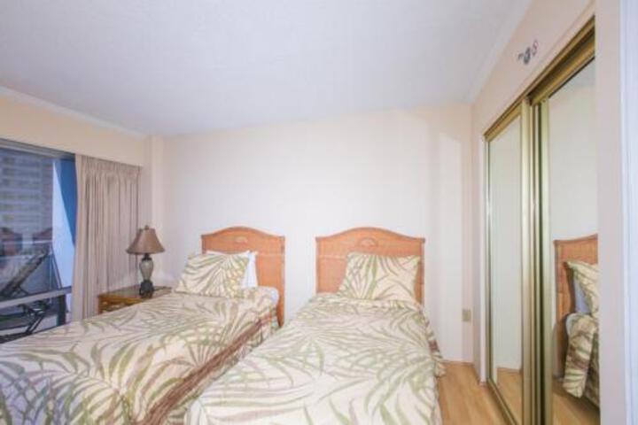 Ilikai Tower 943 Condo - thumb 4