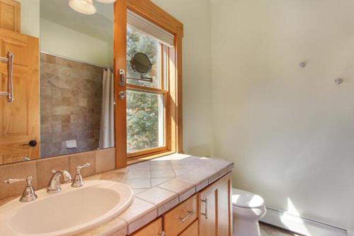 Thunder Mountain S8 Condo - thumb 3