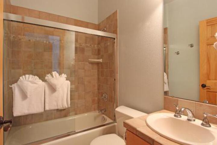 Thunder Mountain S8 Condo - thumb 1