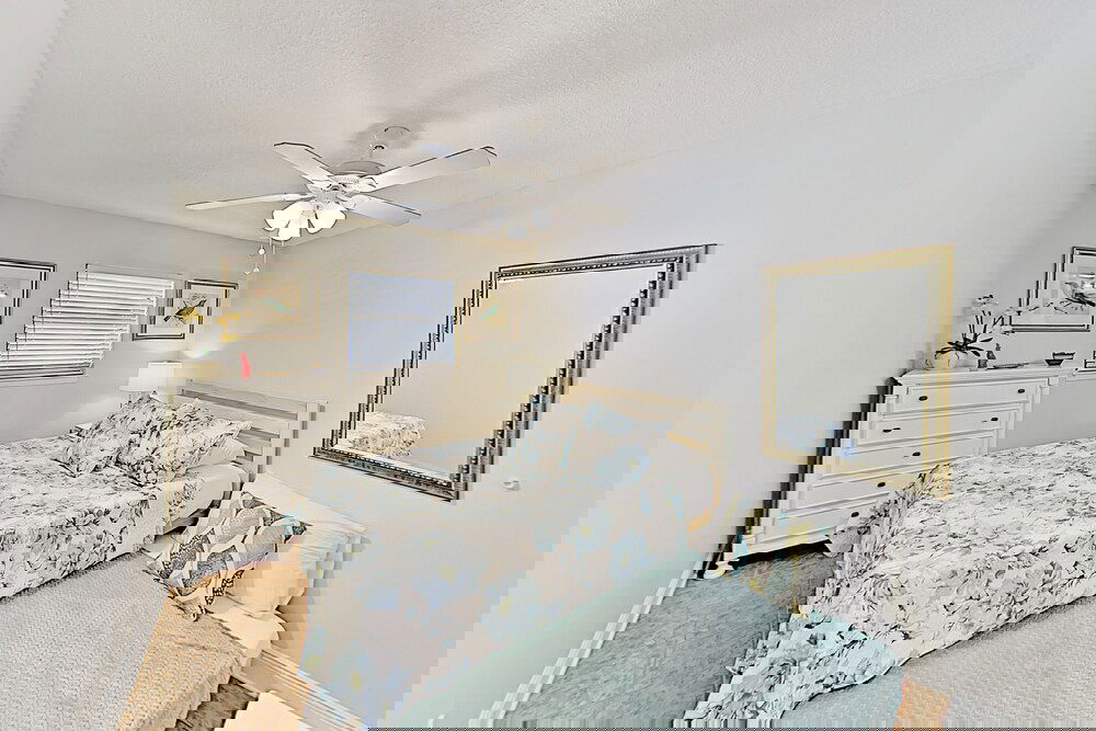 Walk Everywhere! Charming Gulf View W / Pool 2 Bedroom Condo - thumb 5