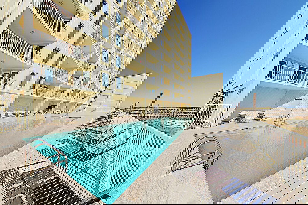 Walk Everywhere! Charming Gulf View W / Pool 2 Bedroom Condo - thumb 2