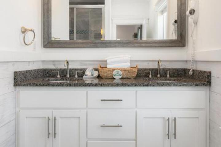 Cottage With A Porpoise - thumb 3