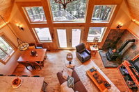 Cozy Lake Almanor Cabin w / Large Deck Walk to Lake