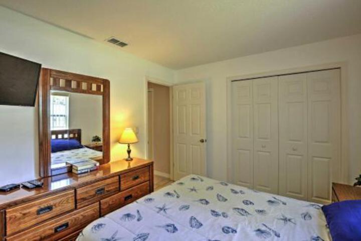 Daytona Pool Home NASCAR & Turkey Run Great Rates! - thumb 3