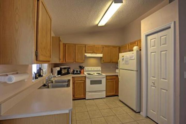 Daytona Pool Home NASCAR & Turkey Run Great Rates! - thumb 5