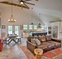 Luxury Hampton Bays Home Walk to Shinnecock Bay - Accommodation Los Angeles