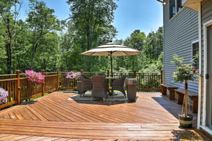 Colonial Style Warwick Retreat 1 Hour To NYC! - thumb 4