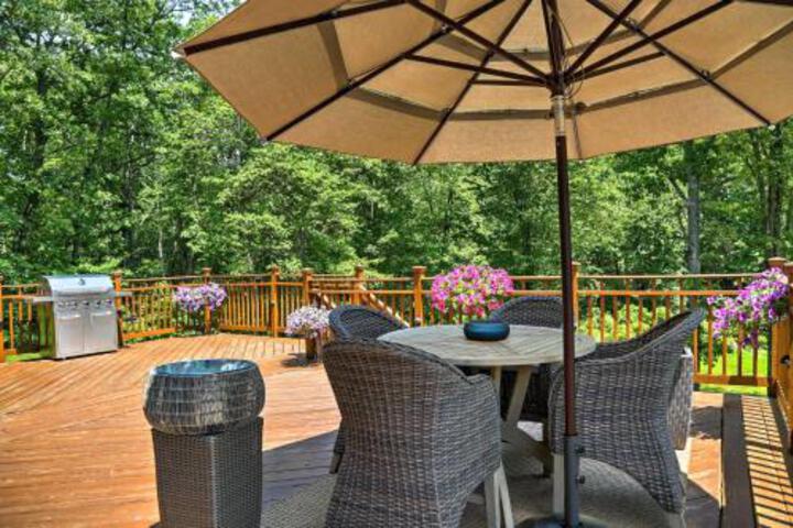 Colonial Style Warwick Retreat 1 Hour To NYC! - thumb 0