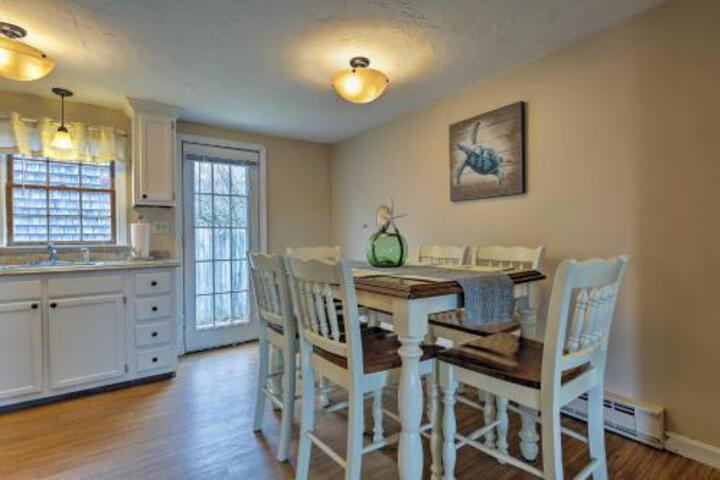 South Yarmouth Cottage Walk To Seaview Beach! - thumb 4