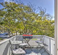 Carpinteria Apt w / Patio 10 Min Walk to the Beach - Accommodation Los Angeles