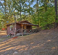 NEW! Charming Studio Cabin on Lake O the Pines! - Accommodation Los Angeles