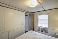 Lakefront Silver Springs Cabin w / Deck  Grill