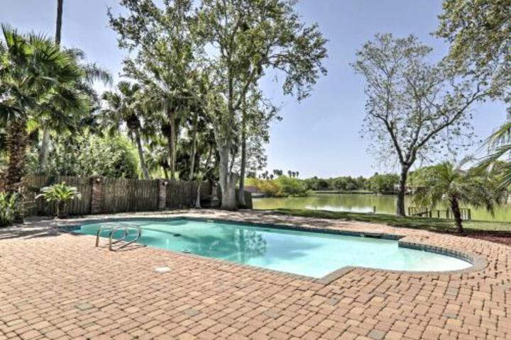 Lakefront Harlingen Home W / Pool Dock & Pool Table - thumb 3