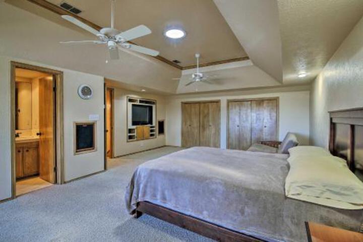 Lakefront Harlingen Home W / Pool Dock & Pool Table - thumb 6