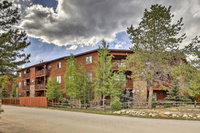 Cozy Condo w / Mtn Views  Deck Walk to Grand Lake