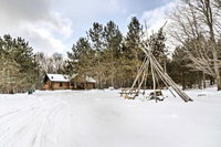 Lavish Tustin Cabin on 7 Acres w / Fire Pit  Porch