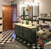 Waterfront Home on Lake Sherwood w / Dock  Deck - Accommodation Los Angeles