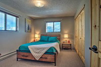 Condo w / Views  Deck Walk to Grand Lake