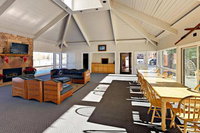 New Listing Chic Condo w / Pool Walk to Lifts condo