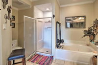 Lakefront Lago Vista Condo w / Resort Amenities