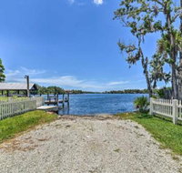 Cozy Riverfront Homosassa Cottage with Boat Slip - Accommodation Los Angeles