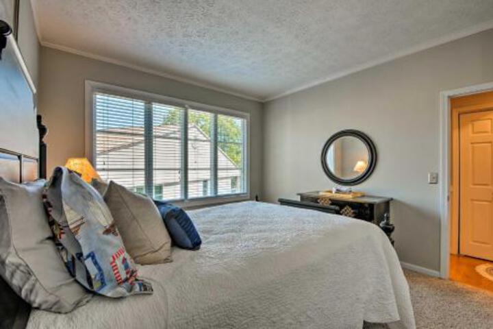 NEW Lake Keowee Resort Condo W / Lake Views & Pools - thumb 1