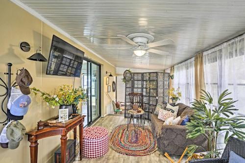 NEW Quiet Fort Myers Home W / Pond View 4Mi To Beach - thumb 3