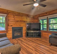 Clyde Cabin w / Porch Mins to Smoky Mountains - Accommodation Los Angeles