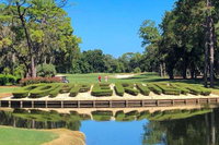 Spacious Tampa Area Condo w / Golf Course Access