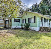 Prvt Yankeetown Cottage 1Block to Boat Ramp - Accommodation Los Angeles