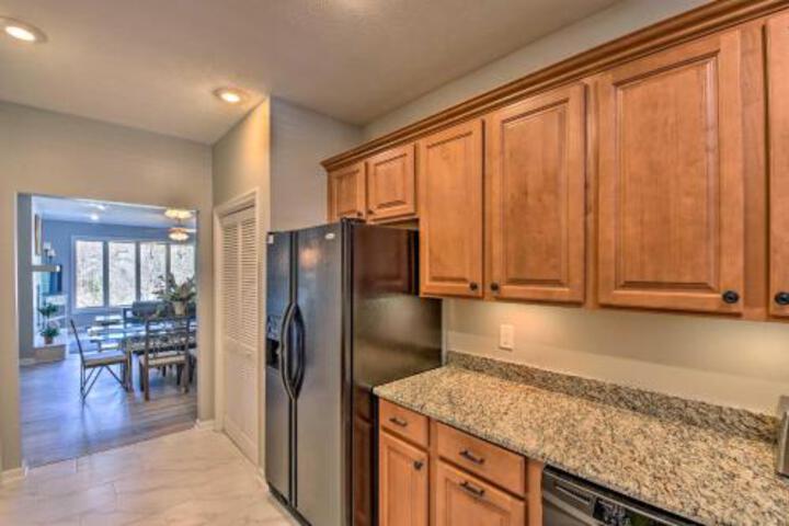 Lake Keowee Condo With Pool & Golf Course Access - thumb 2