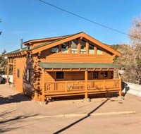 Pet Friendly Log Cabin Walk to Shops / Dining - Accommodation Los Angeles