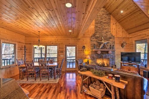 Year Round Mountain Views Hideaway W / Hot Tub - thumb 6