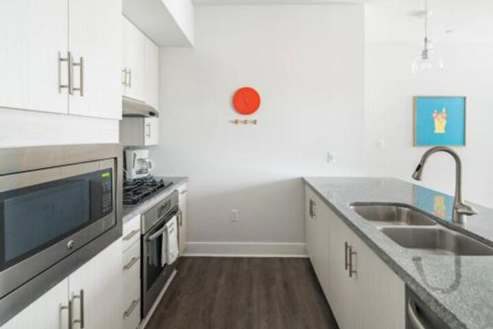 WanderJaunt Matisse 2BR Downtown Phoenix - thumb 1