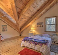 Cabin with Private Hot Tub Walk to Pats Peak - Accommodation Los Angeles